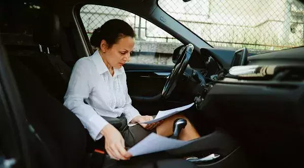 Manuela obtiene la documentación obligatoria de su coche gracias a Legálitas